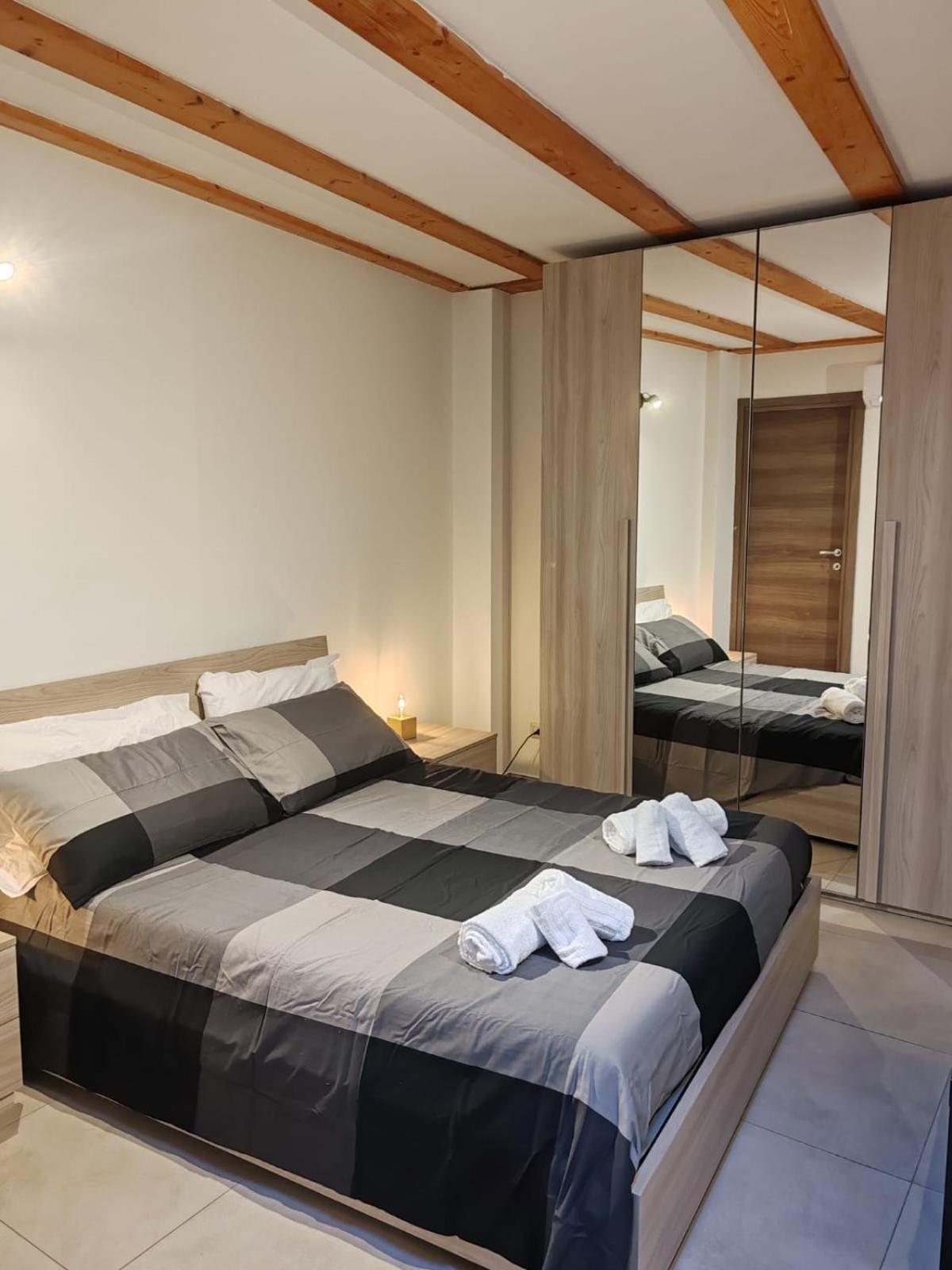 Villa Etna Garden House: Oasis In The Heart Of Catane Extérieur photo